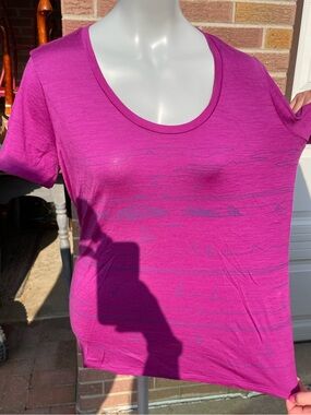 Icebreaker Merino Wool Women's Scoop Neck Short Sleeve Top - Magenta